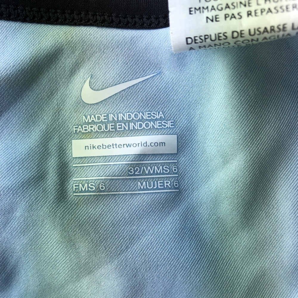 Nike - Picture 3 of 3